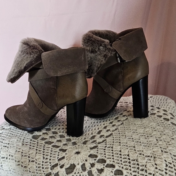 New ! Calvin Klein Taupe Leather and Fur Booties, size 7.5. - Picture 5 of 16